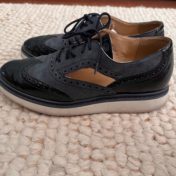 Geox | Navy Patent Leather & Suede Brogues | Size 36 (5.5 US) - Picture 3 of 5
